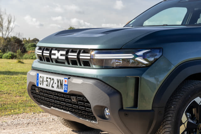 Renault Duster Front Right Three Quarter